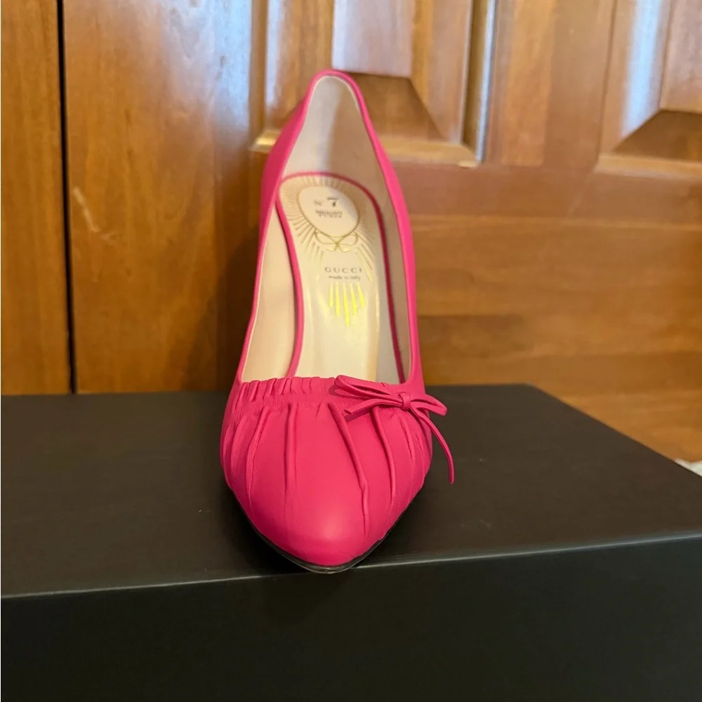 Gucci Hot Pink Pointed-Toe Bow Pumps - Picture 16 of 16